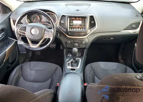 2017 Jeep Cherokee Latitude z USA, uszkodzony, nr VIN 1C4PJMCS6HD216004